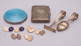 A George V silver capstan inkwell, maker A.J.Pepper & Co, Birmingham, 1915: with glass liner, 12.