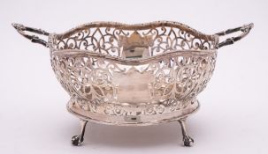 An Edward VII silver fruit bowl, maker William Hutton & Sons Ltd, Sheffield,