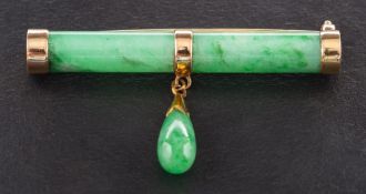 An early twentieth century 18ct gold jade mounted bar brooch with jade pendant drop,