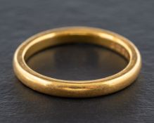 A 22ct gold ring,: hallmarks for London, 1954, ring size L, total weight ca. 3.9gms.