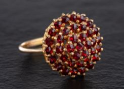 A bombe garnet cluster ring,: ring size M, total weight ca. 4.4gms.