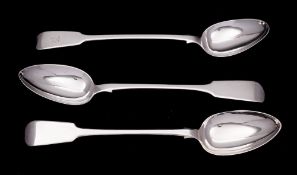 A George IV silver Fiddle pattern gravy spoon, maker William Eley & William Fearn, London,