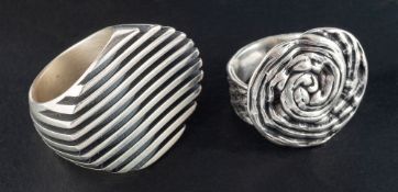 Two modernist, circular rings:, diameter of ring head ca. 2.8-3.
