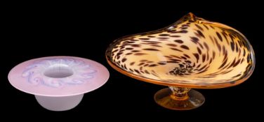 Four pieces of art glass: comprising a Vetro Eseguito Murano comport of asymmetric form,