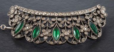 A white and green paste, crescent-shaped brooch,: total length of brooch ca. 6cm, total weight ca.