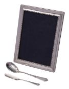An Elizabeth II silver photo frame, maker Mappin & Webb, Sheffield 1997,: 21 x 16cm,