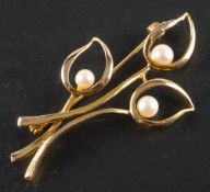 A cultured pearl floral spray brooch,: the cultured pearls of pinkish hue, diameter ca. 4.5-5.