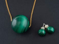 A malachite pendant and a pair of malachite ear studs,: diameter of pendant ca.