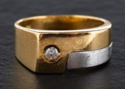 A bi-coloured single stone, brilliant-cut diamond ring,: total estimated diamond weight ca. 0.