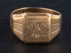A 9ct gold signet ring,: engraved with monogram 'KG', with hallmarks for London, 1964, ring size N,