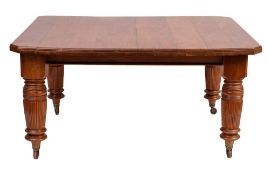 An Edwardian mahogany extending dining table, early 20th century,