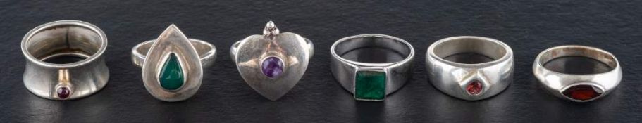 Six gemset rings,: including emerald, chalcedony, pink tourmaline, garnet and amethyst,
