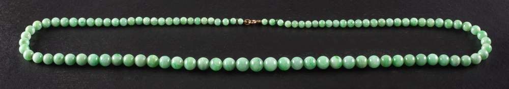 A graduated jade bead necklace,: diameter of beads ca. 4.4-9.7mms, total length ca. 70cm.