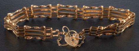 A 9ct gold gate-link bracelet,: with heart-shaped clasp, with hallmarks for London, 1988, length ca.
