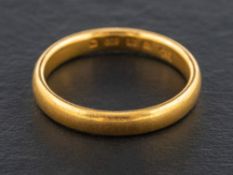 A 22ct gold band ring,: with partial hallmarks for London, ring size P, total weight ca. 5gms.