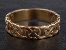 A Celtic knot, openwork ring,: ring size Z+, total weight ca. 3.9gms.