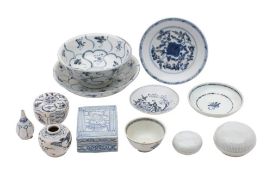 A group of Hoi An and Tek Sing wreck cargo: comprising a miniature vase and jar, three paste boxes,