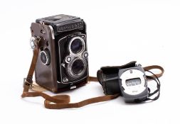 A Yashica 635 twin lens reflex camera: serial number '3811030' fitted Yashikor f3.