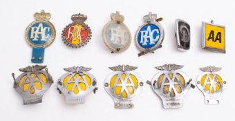 A Spanish RAC badge: together with three other RAC badges, six AA badges and a Daimler badge.