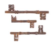 Three 18th century 'twin' keys: 7cm to 12cm (3)