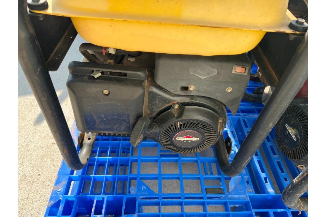 Briggs & Stratton XL4000 Generator, 5300 Starting Watts, #6. Located in Altamont, IL - Image 2 of 3