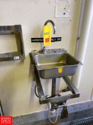 S/S Hand Sink, with Knee Control