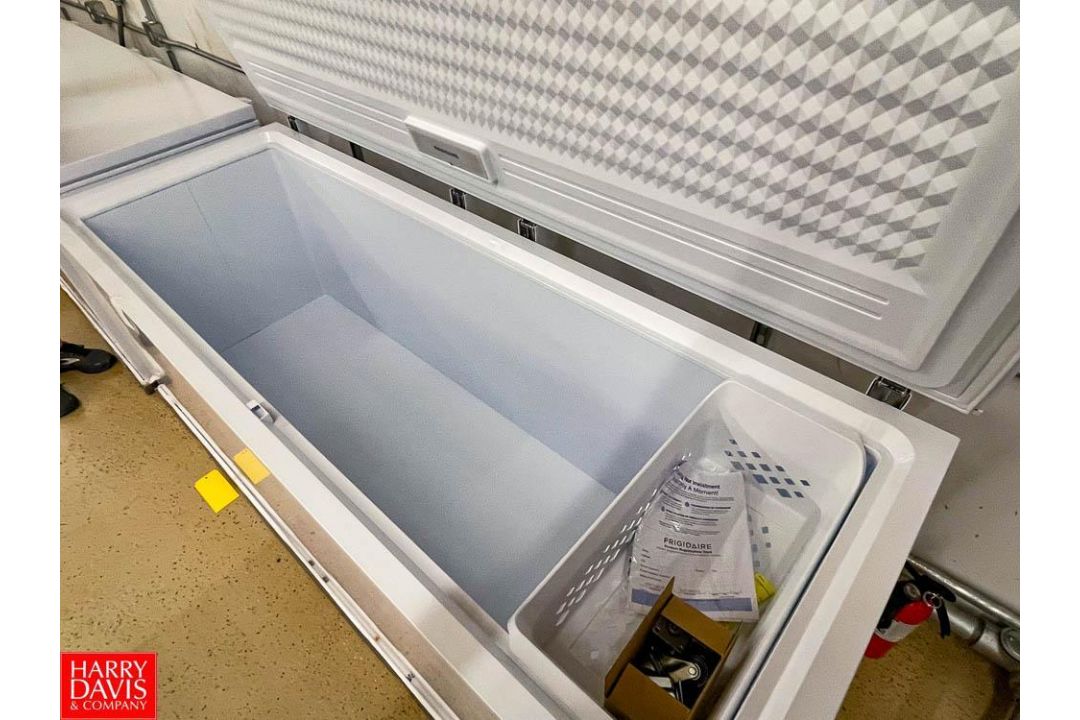 2021 Frigidaire 82"W Reach In Chest Freezer, Model: FFFC25M4TW - Image 2 of 2
