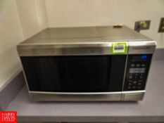 Frigidaire Microwave, Model: FFCE1638LS, S/N: KG53880580 - Rigging Fee: $50