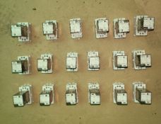 Qty (18) - Allen Bradley 24v coil relays