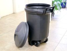 34 Gl. Round Wheeled Trash Can with Lid Mold