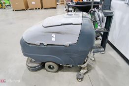 Advance cleaning floor scrubber