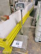 Global model 244242 660-lb cap. digital scale