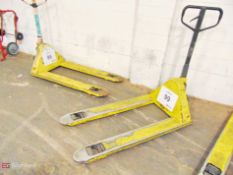 Hyster approx. 5000-lb cap. hydraulic pallet jack