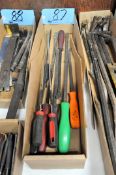 Lot-Plastic Handle Pry Bars in (1) Box