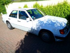 Mercedes 260 E aus dem Jahr 1991, Baureihe W 124