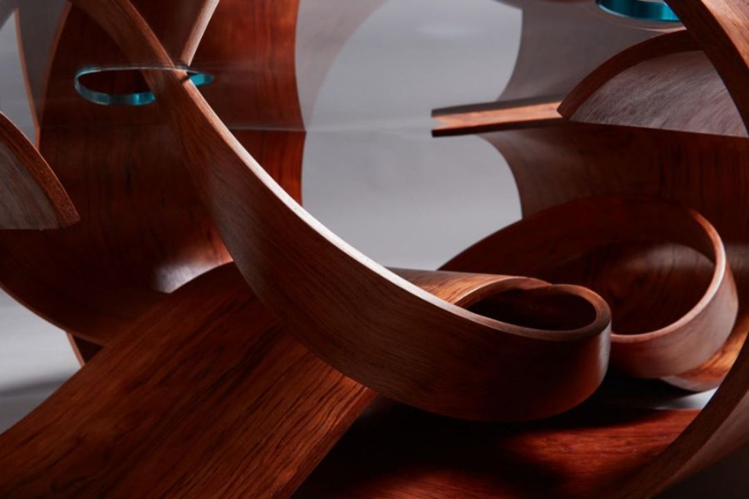 Alexander King studios, Bubinga laminate and glass 'wood shavings table' 180 x 102 x 40 cm Condition - Image 3 of 8