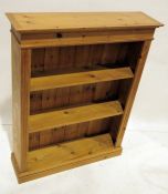 20th century pine two shelf bookcase on plinth base (97x26x122cm)