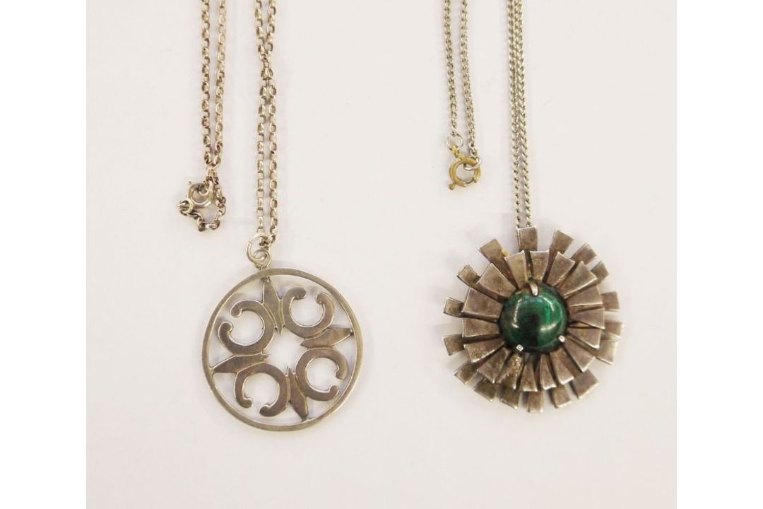 Scottish silver pendant, Edinburgh 1975, of circular form with pierced design, on belcher link chain - Image 1 of 3