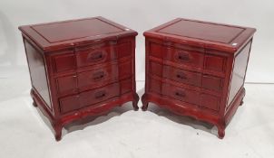 Pair of modern Chinese-style bedside chests in Eastern hardwood, with three drawers, on cabriole