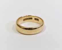 18ct gold wedding band, 6.9g approx.