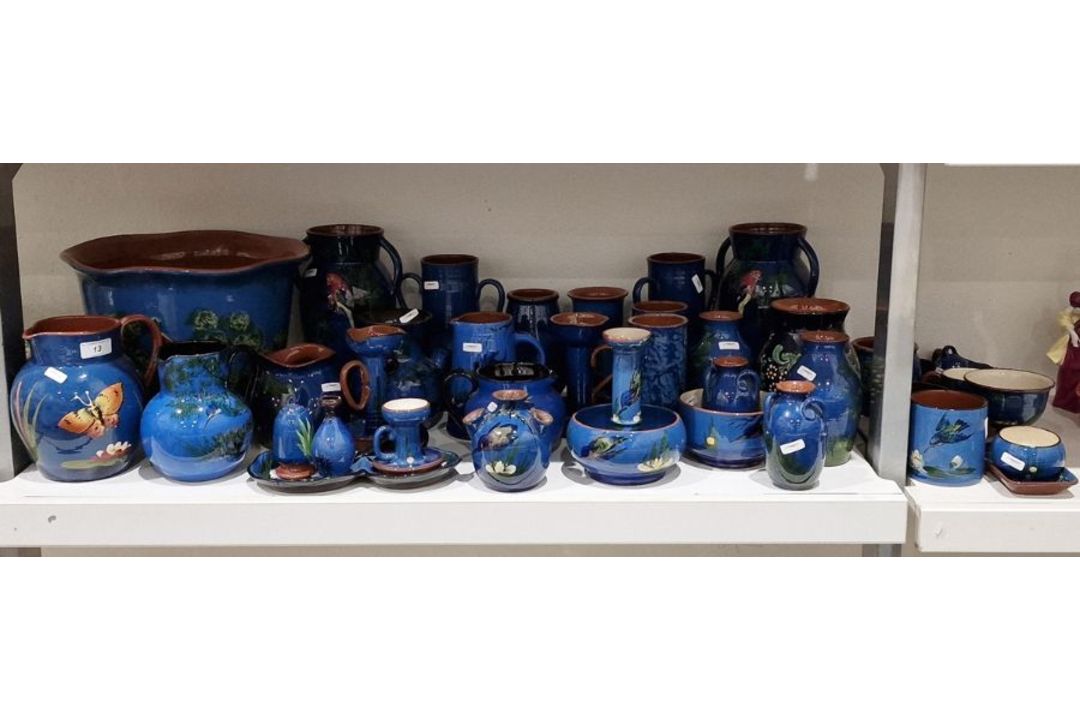 Large quantity of Watcombe Torquay and similar blue and brown pottery decorated with birds, to - Image 1 of 4