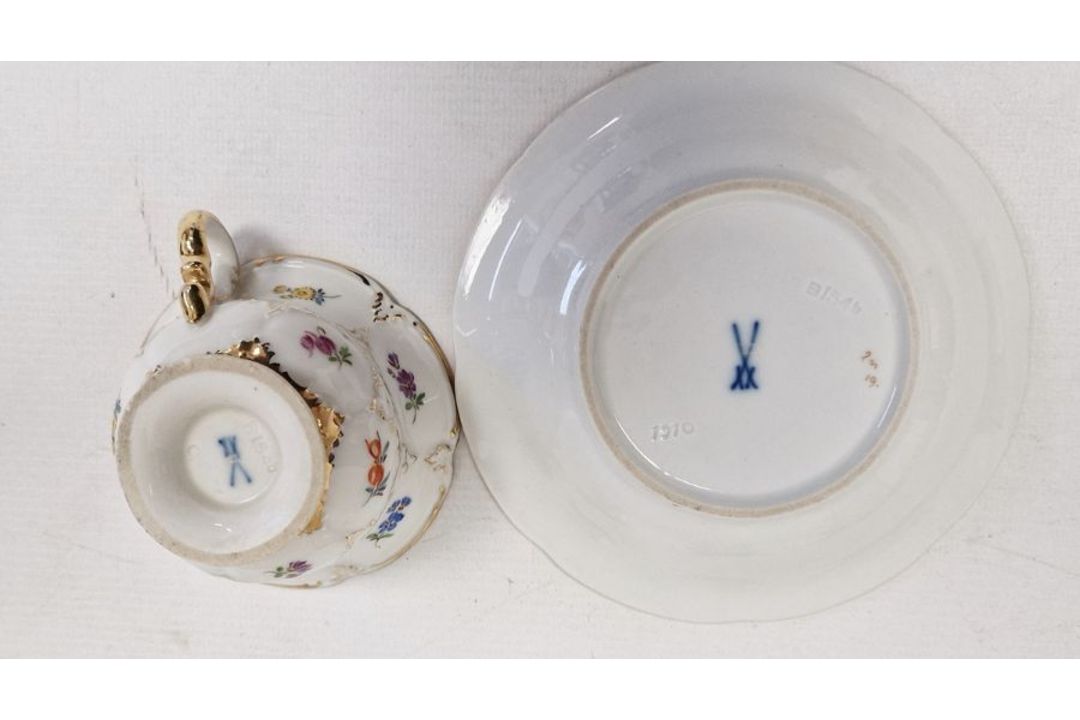 Set of eight Meissen coffee cups and saucers, each with scalloped everted rim, painted with pansy, - Image 3 of 19