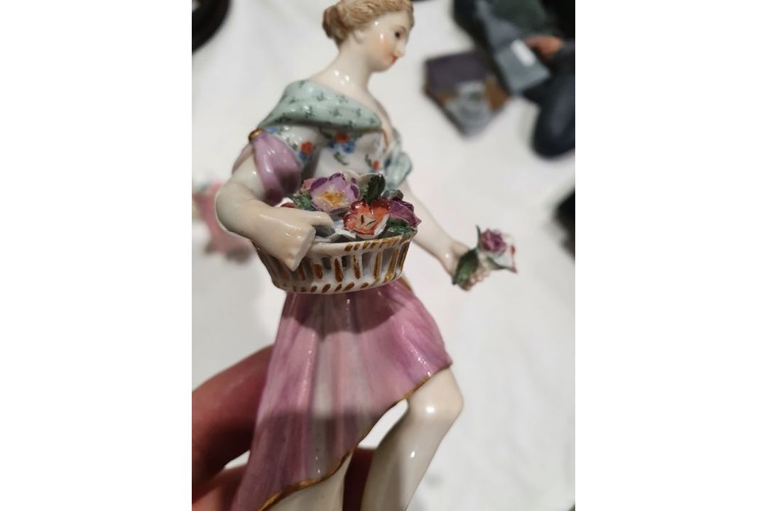 19th century Meissen porcelain figure of classical maiden with basket of flowers, 13cm high and - Image 11 of 14