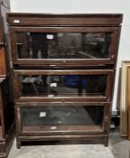 20th century oak sectional bookcase in the manner of Globe Wernicke (damaged)