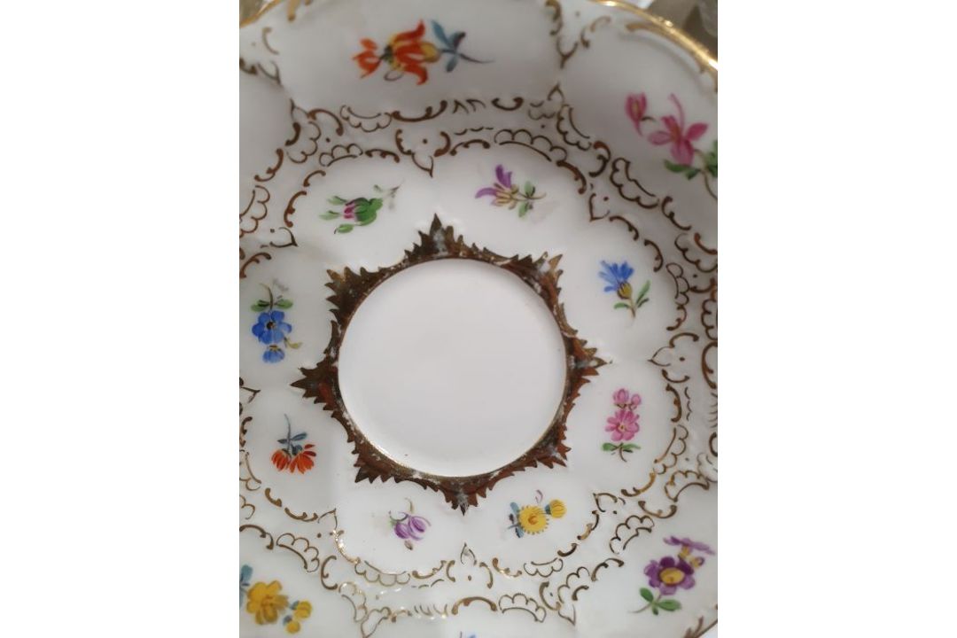 Set of eight Meissen coffee cups and saucers, each with scalloped everted rim, painted with pansy, - Image 17 of 19