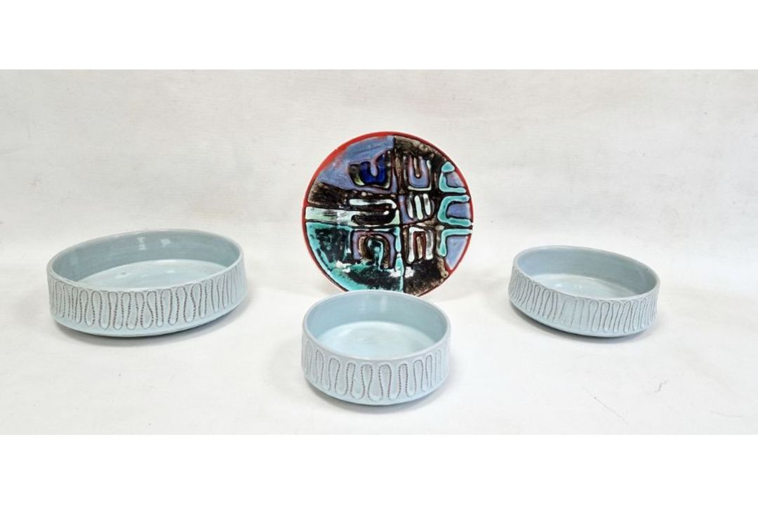 Poole pottery 'Delphis' circular plate, abstract turquoise multi-coloured with red border and - Image 1 of 19