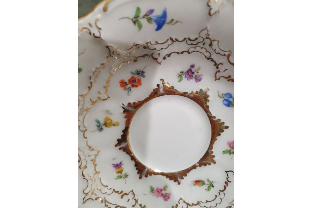 Set of eight Meissen coffee cups and saucers, each with scalloped everted rim, painted with pansy, - Image 19 of 19