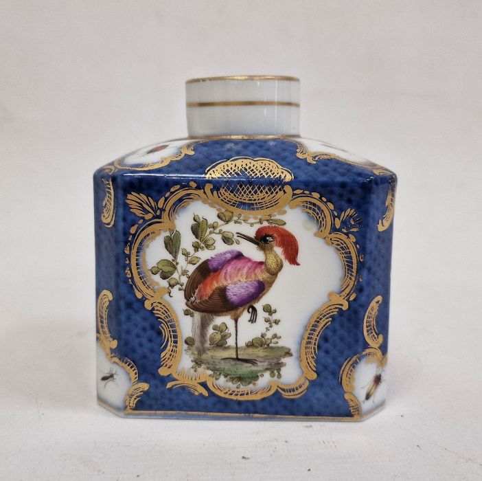 18th century Worcester porcelain tea caddy decorated to a blue scale ground with exotic birds and - Image 3 of 6