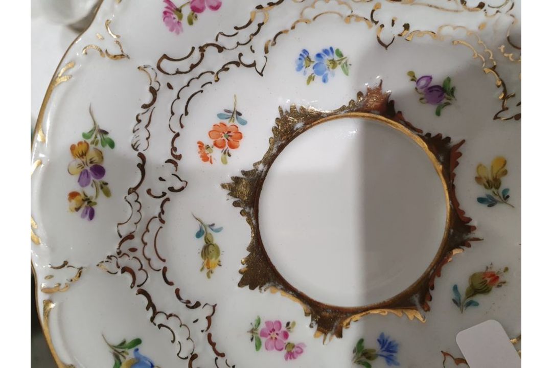Set of eight Meissen coffee cups and saucers, each with scalloped everted rim, painted with pansy, - Image 15 of 19