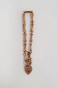 9ct gold chain link bracelet having wishbone-pattern links and a heart-shaped padlock, gross
